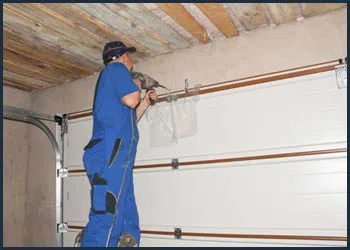 Garage Doors Store Repairs Bronx, NY 347-478-5960 - cont-gdr-door-repair-08m